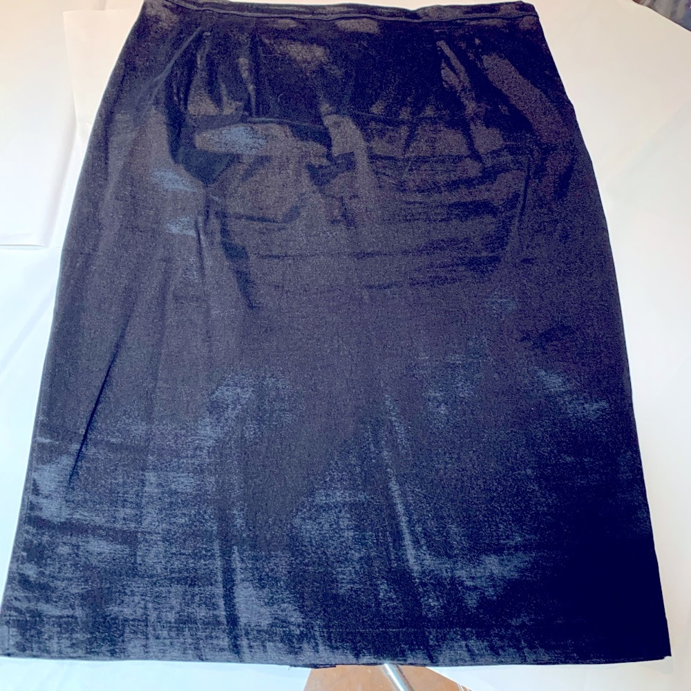 Tailor & Twirl black fitted irredentist hued skirt w/ sexy hook closures, sz 3x.